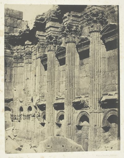 Tempel des Jupiter in Baalbeck Heliopolis, Inneres des Naos, Syrien, 1849-51, gedruckt 1852 von Maxime Du Camp