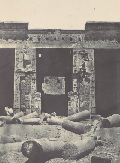 Theben. Mēdinet-Habou. Östlicher Teil des Peristyls des Palastes von Ramses-Mēiamoun, 1850 von Maxime Du Camp