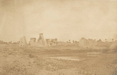 Vue des propylées du palais de Karnak, prise du Sud-Est, 1849-50 von Maxime Du Camp