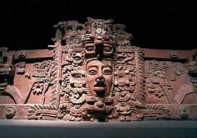 Sonnengott Kinich Ahau, aus dem Staat Campeche, Maya-Zivilisation, 6.-9. Jahrhundert (Stuck) von Mayan