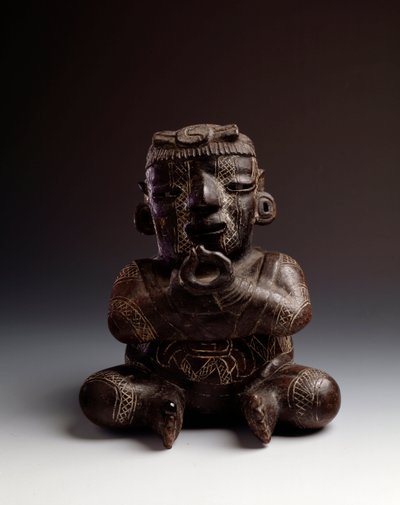Präkolumbianische Kunst, Maya-Zivilisation, Frühzeit: anthropomorphe Tonvase, die einen sitzenden Mann mit kreisförmig verbundenen Händen darstellt. Aus Uaxactun, Guatemala von Mayan Mayan