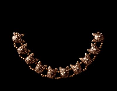Goldene Halskette mit Jaguarköpfen. 600-1100 n. Chr. Von Iximche, Chimaltenango, Guatemala. Guatemala, Museo Nazionale di Archeologia e Etnologia von Mayan Mayan