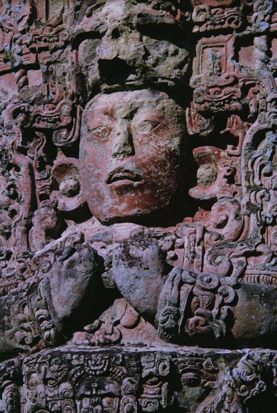 Stele auf der Großen Plaza (Detail) von Mayan Mayan