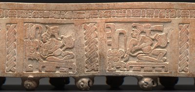 Dreibeinzylinder, geschnitzt: Thronender Herr mit glyphischem Text, 650-900 n. Chr. von Mayan Mayan