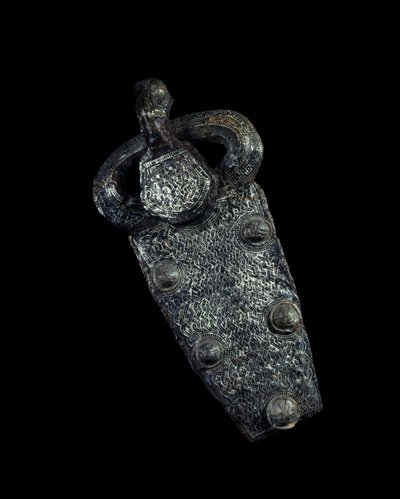 Merowingische Kunst: Gürtelplattenschnalle aus silbernem Damast-Eisen von Merovingian