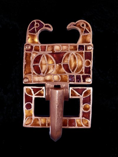 Schmuckstück mit Vogelköpfen (Frankreich) aus dem 6. Jahrhundert. Musée de Saint-Germain-en-Laye von Merovingian Merovingian