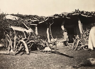 Bau eines Imperiums im faschistischen Zeitalter: Abessinische Hütte, 09/05/1936 von Modestino Baldinetti