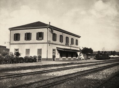 „Ein Imperium aufbauen“ im faschistischen Zeitalter: Bahnhof von Asmara, 09/05/1936 von Modestino Baldinetti