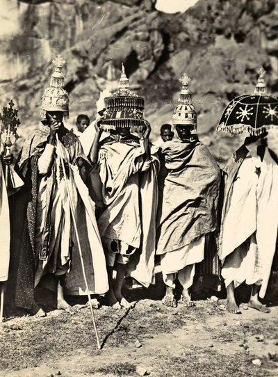 „Ein Imperium aufbauen“ im faschistischen Zeitalter: eine Gruppe abessinischer Priester, 09/05/1936 von Modestino Baldinetti