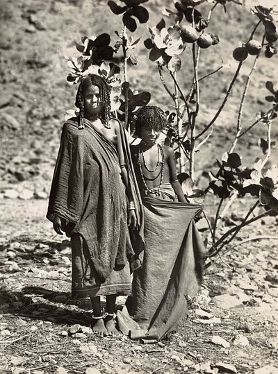Zwei Mària-Mädchen, 09.05.1936 von Modestino Baldinetti