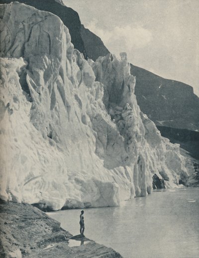 Tumble-Gletscher und Bergsee auf Kanadas höchstem Berg, um 1935 von Mondiale