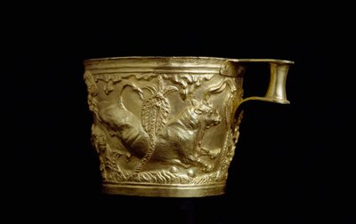 Mykenische Kunst: Goldbecher mit Stierrelief aus Vaphio, Mykenische Festung südlich von Sparta von Mycenaean