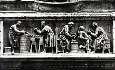 Relief, das Künstler und Handwerker bei der Arbeit darstellt von Nanni di Banco