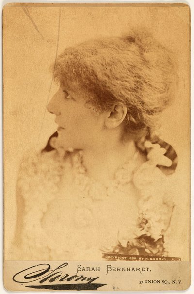 Porträt von Rosine Bernard, genannt Sarah Bernhardt (1844-1923), Schauspielerin von Napoleon Sarony