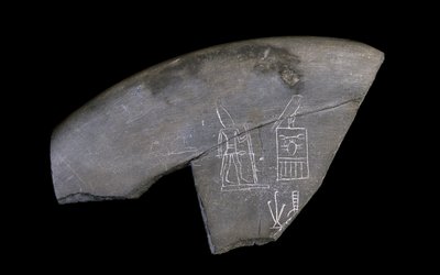 Fragment einer beschrifteten Steinschale, ca. 3285 v. Chr. von Naqada I Period Egyptian