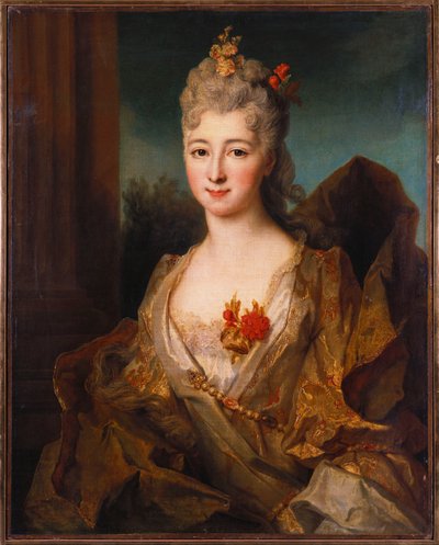 Porträt einer Dame, halbe Länge, in einem weiß-gold bestickten Kleid, mit Blumen im Haar von Nicolas de Largillière