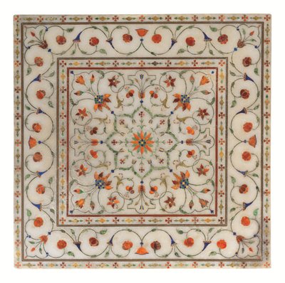 Ein Mughal Pietra Dura eingelegter Marmor-Fußschemel, ca. 1700 von North Indian School