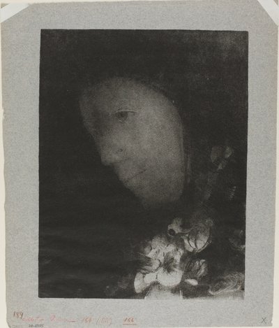 Kopf einer Frau mit Blumenkorsage von Odilon Redon