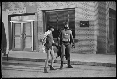 Batman und Robin am Set der TV-Serie von Orlando Suero