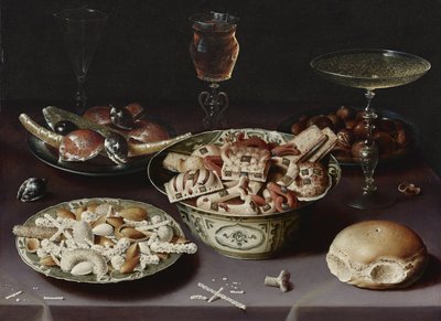 Stillleben mit Süßigkeiten, Kastanien und einem Brötchen von Osias the Elder Beert