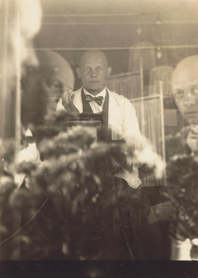[Oskar Schlemmer im Atelier in der Prellerstraße] von Oskar Schlemmer
