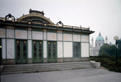Jugendstil: Ansicht des Pavillons der U-Bahn-Station Karlsplatz (jetzt Café) von Architekt Otto Wagner (1841-1918) (Wiener Secession) 1894-1899 Wien, Österreich von Otto Wagner