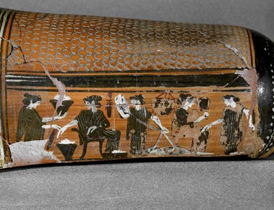 Onos oder Epinetron, ein Schutzkanal von der Hüfte bis zum Knie, den griechische Frauen beim Spinnen verwendeten, zugeschrieben dem "Maler von Diosphos" von Painter Diosphos