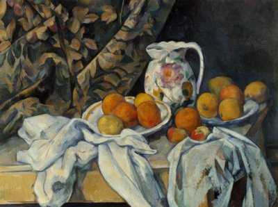 Stillleben mit Vorhang und blumengeschmücktem Krug von Paul Cézanne