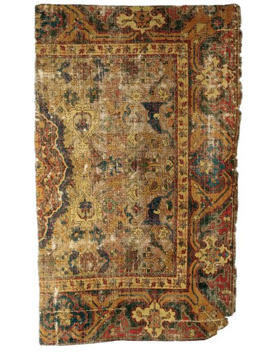 Ungewöhnliches kleines Tabriz-Medaillon-Teppichfragment, Nordwestpersien, erste Hälfte des 16. Jahrhunderts von Persian School