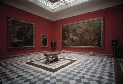 Saal des Museums, der Henri IV. in der Schlacht von Ivry und den Triumphalen Einzug von Heinrich IV. in Paris von Rubens präsentiert von Peter Paul Rubens
