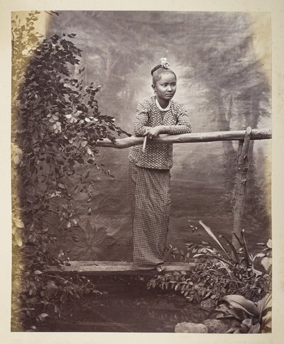 Porträt einer burmesischen Jungfrau, Fotograf: Klier, Philip Adolphe Gladstone Sammlung von Philip Adolphe Klier