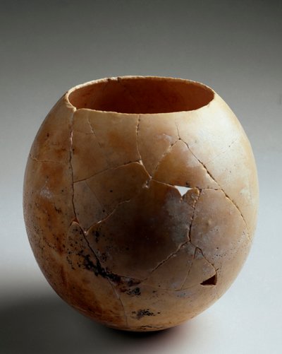 Phönizische Kunst: leeres Straußenei. Aus Laurita (Almunecar). 7. Jahrhundert v. Chr. Granada, Archäologisches Museum. von Phoenician