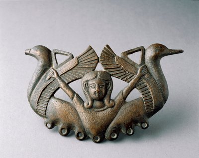Phönizische Kunst: Darstellung der Göttin Astarte. Sie ist von zwei abhebenden Vögeln umgeben. Bronzeskulptur des 6. Jahrhunderts v. Chr. Aus Sevilla. Dim. 16 cm Sevilla, Archäologisches Museum von Phoenician School