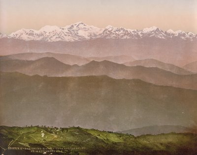 Darjeeling. Kinchinjunga und die Schneefelder von Kutcherry Hill von Photoglob Co. (Zurich, active c. 1890 1910)