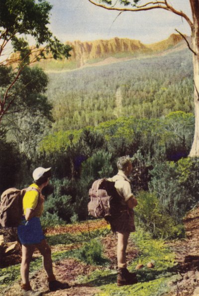 Tasmanien: Wanderer in der Nähe des Mount Olympus von Photographer Australian