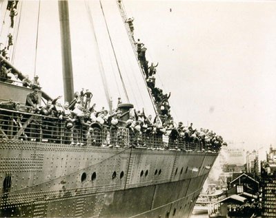 Die Mauretania in Sydney, Mai 1940 von Photographer Australian