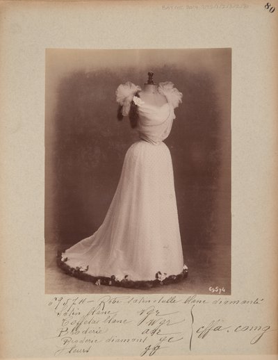 Albumseite: House of Worth, Ballkleid von Photographer French