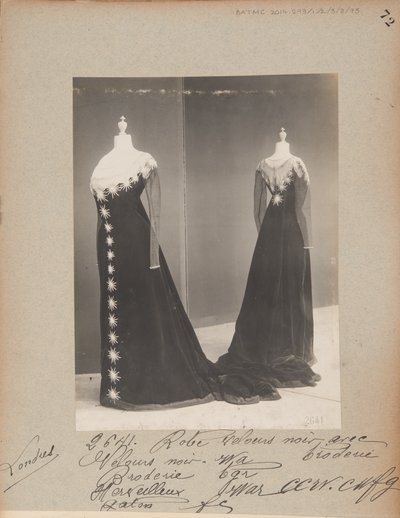 Albumseite: House of Worth, Abendkleid von Photographer French