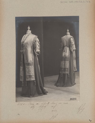 Albumseite: House of Worth, Jacke von Photographer French