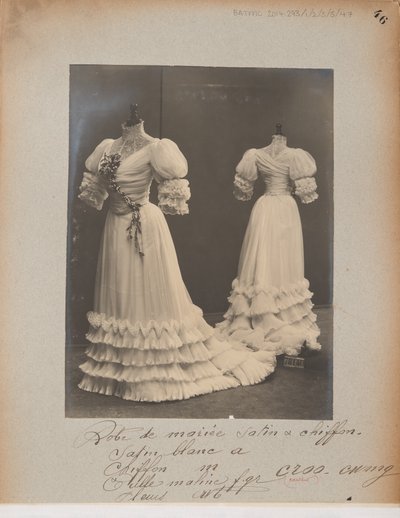 Albumseite: House of Worth, Hochzeitskleid von Photographer French