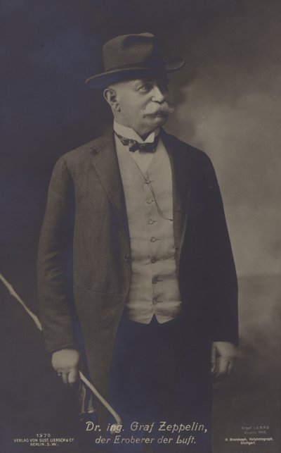 Graf Ferdinand von Zeppelin, deutscher Luftschiffkonstrukteur von Photographer German