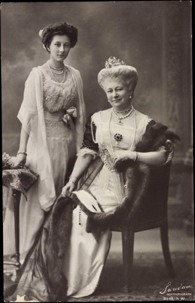 Wohlfahrts-Postkarte, Kronprinzessin Luise, Victoria von Photographer German
