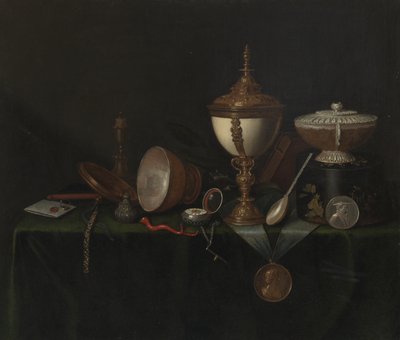 Stillleben mit Straußeneibecher und den Whitfield-Erbstücken, ca. 1670 von Pieter Gerritsz. van Roestraten