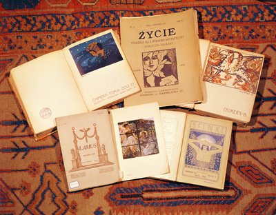 Sammlung literarischer Zeitschriften, die um 1900 in Polen produziert wurden von Polish School