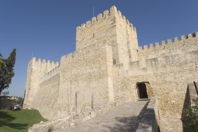Außenansicht der Burg von Portuguese School