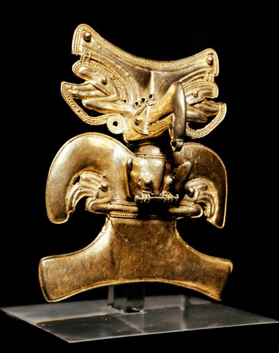 Präkolumbische Kunst, Tairona-Zivilisation: vogelgestaltiger Anhänger aus Gold. 10.-16. Jahrhundert n. Chr. Bogotá, Museo de Oro von Pre Columbian Pre Columbian