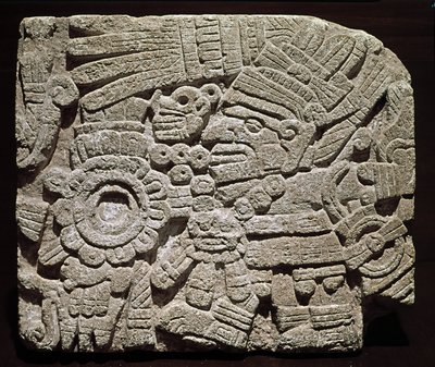 Präkolumbische Kunst, Mischkultur: Skulptierter Brustschmuck, der eine reich gekleidete Figur darstellt - aus Oaxaca, Mexiko Nationalmuseum für Anthropologie von Mexiko-Stadt, Mexiko von Pre Columbian Pre Columbian