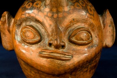 Keramische Cephalomorph mit negativer Dekoration / Vicus-Kultur (Terrakotta) von Precolombian Precolombian