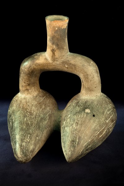 Phytomorphe Keramik mit Doppelkörper und Steigbügelgriff von Precolombian Precolombian