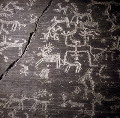 Zivilisation der Camunni, Vorgeschichte, Felskunst: Grabfelsen, Details des großen Felsens von Naquane, in Valcamonica. Museo archeologico di Mailand. von Prehistoric Prehistoric